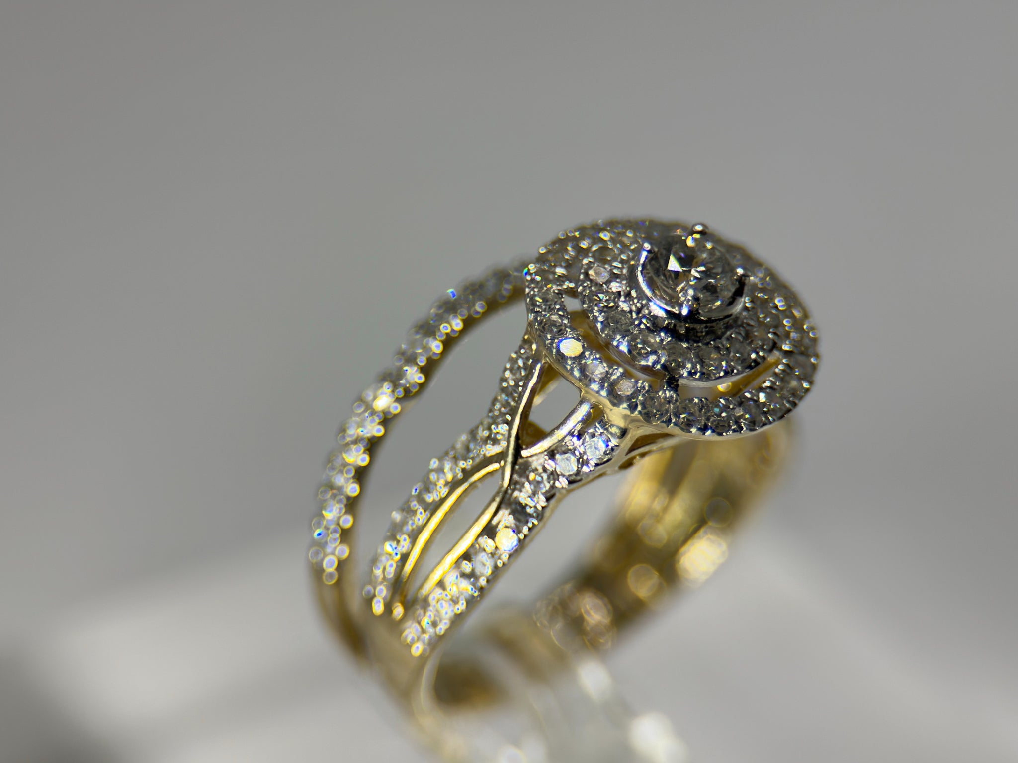 DR1010 - 14K Yellow Gold - Round (Halo) - Diamond - Bridal Ring