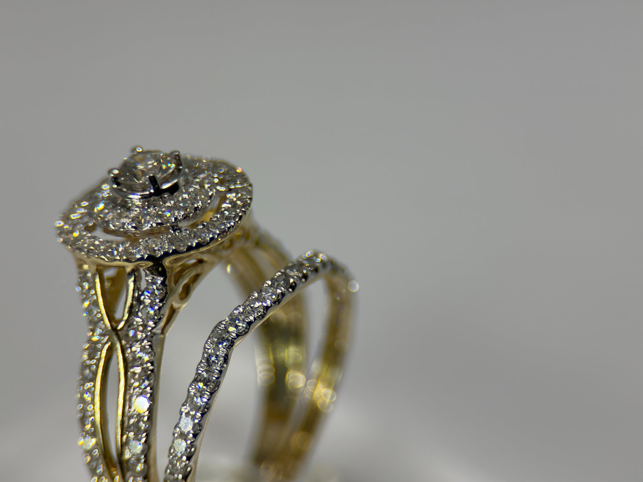 DR1010 - 14K Yellow Gold - Round (Halo) - Diamond - Bridal Ring