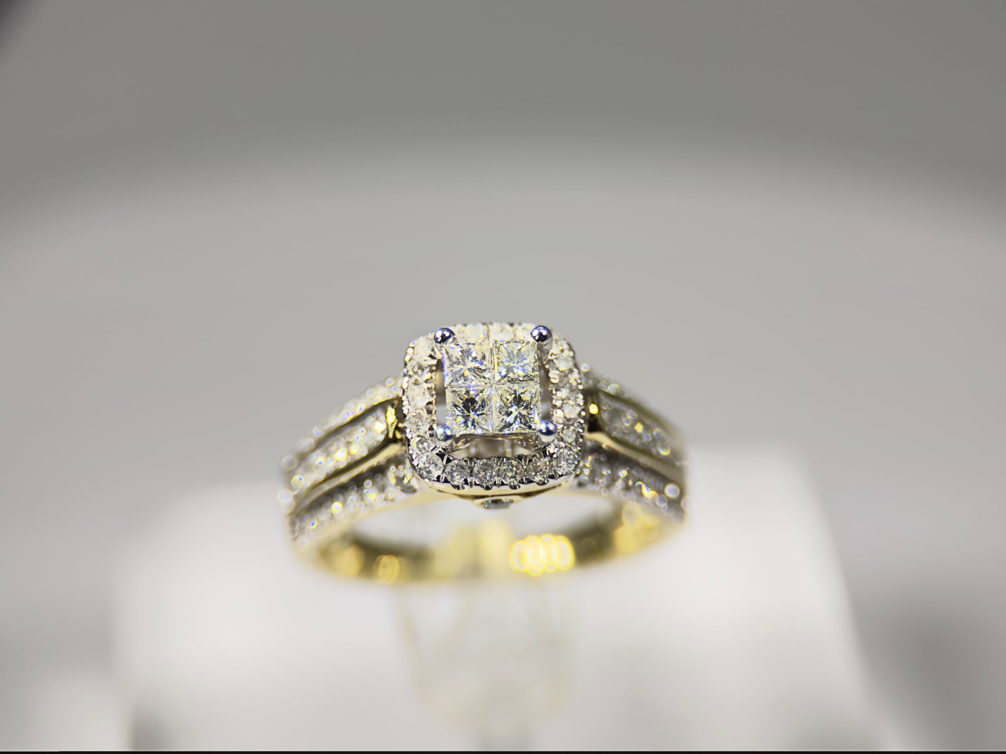 DR1019 - 14K Yellow Gold - Princess (Halo) - Diamond - Bridal Ring