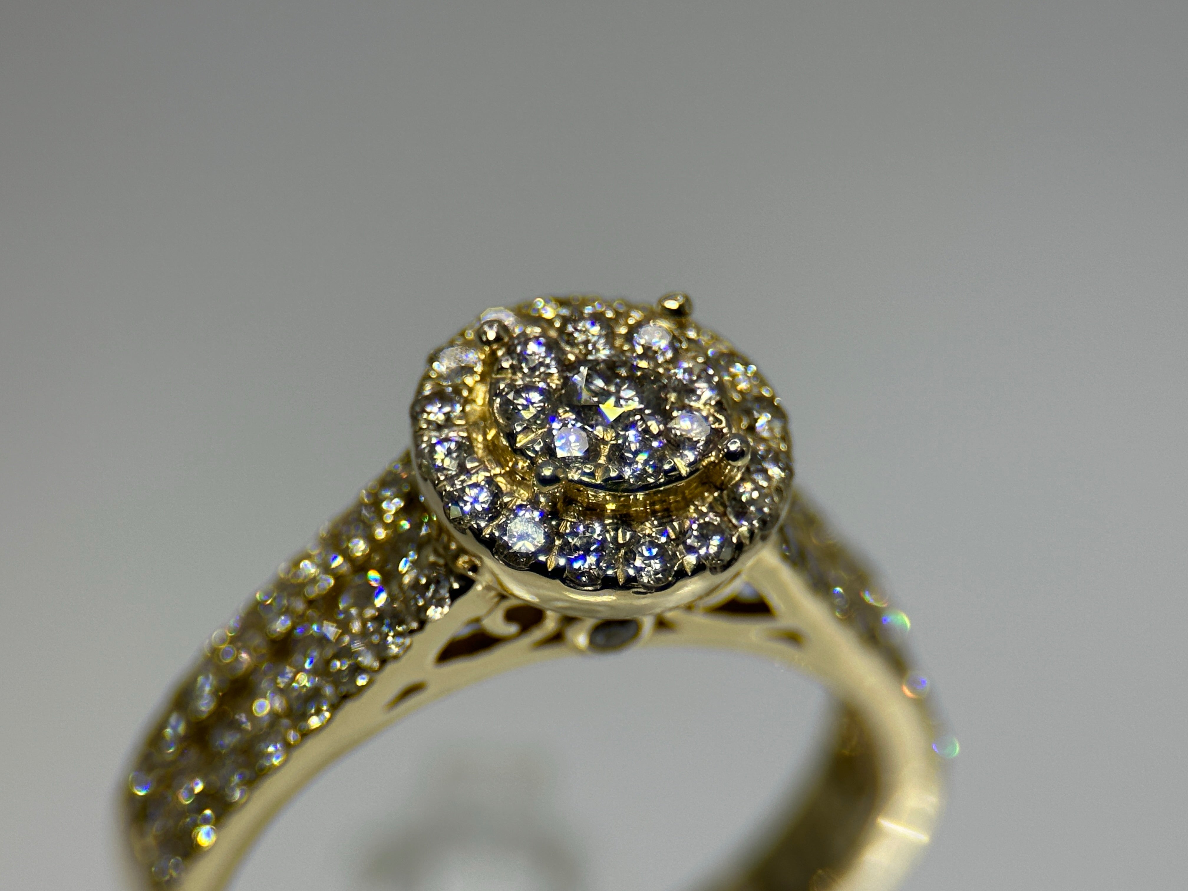 DR1021 - 14K Yellow Gold - Round (Halo) - Diamond - Bridal Ring
