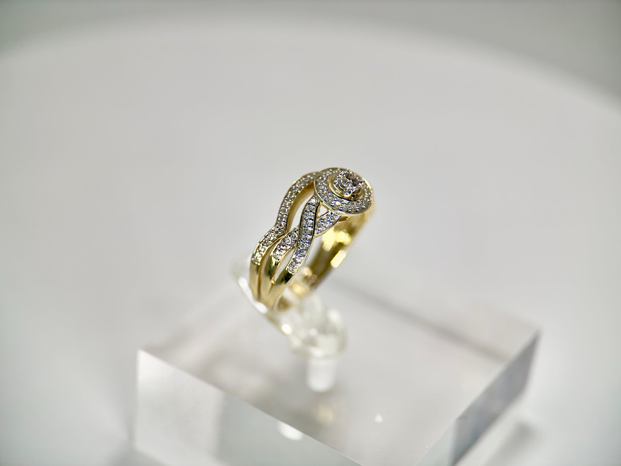 DR1023 - 10K Yellow Gold - Round (Halo) - Diamond - Bridal Ring