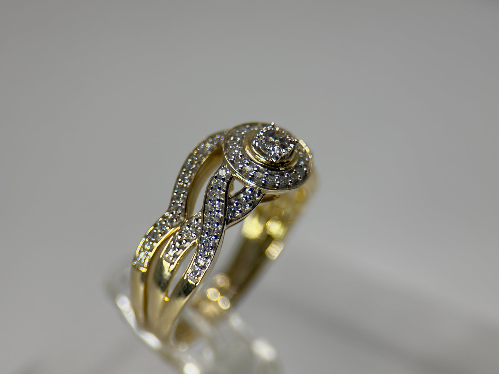 DR1023 - 10K Yellow Gold - Round (Halo) - Diamond - Bridal Ring