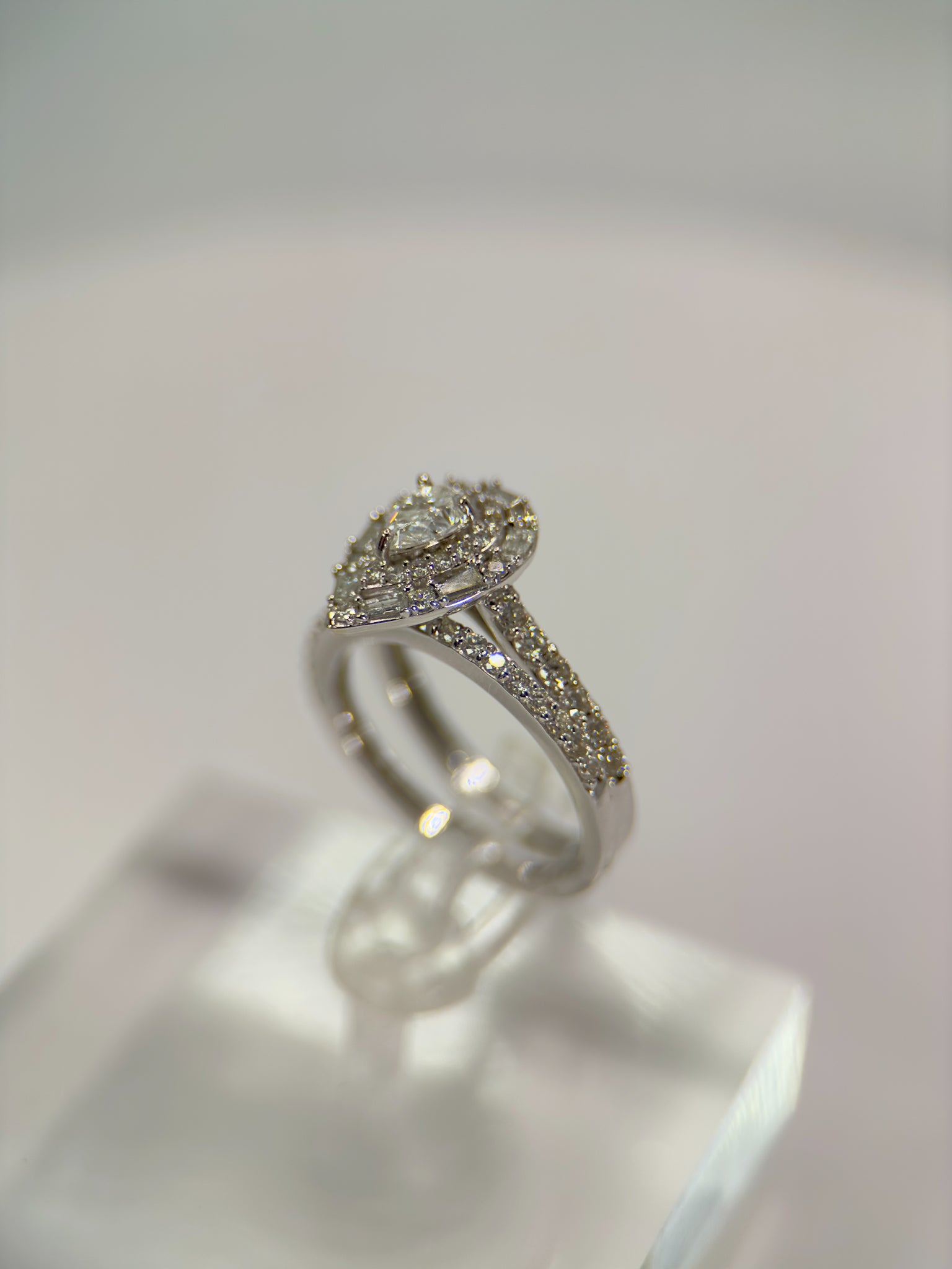 DR1039 - 14K White Gold - Tear Drop (Halo) - Diamond - Bridal Ring