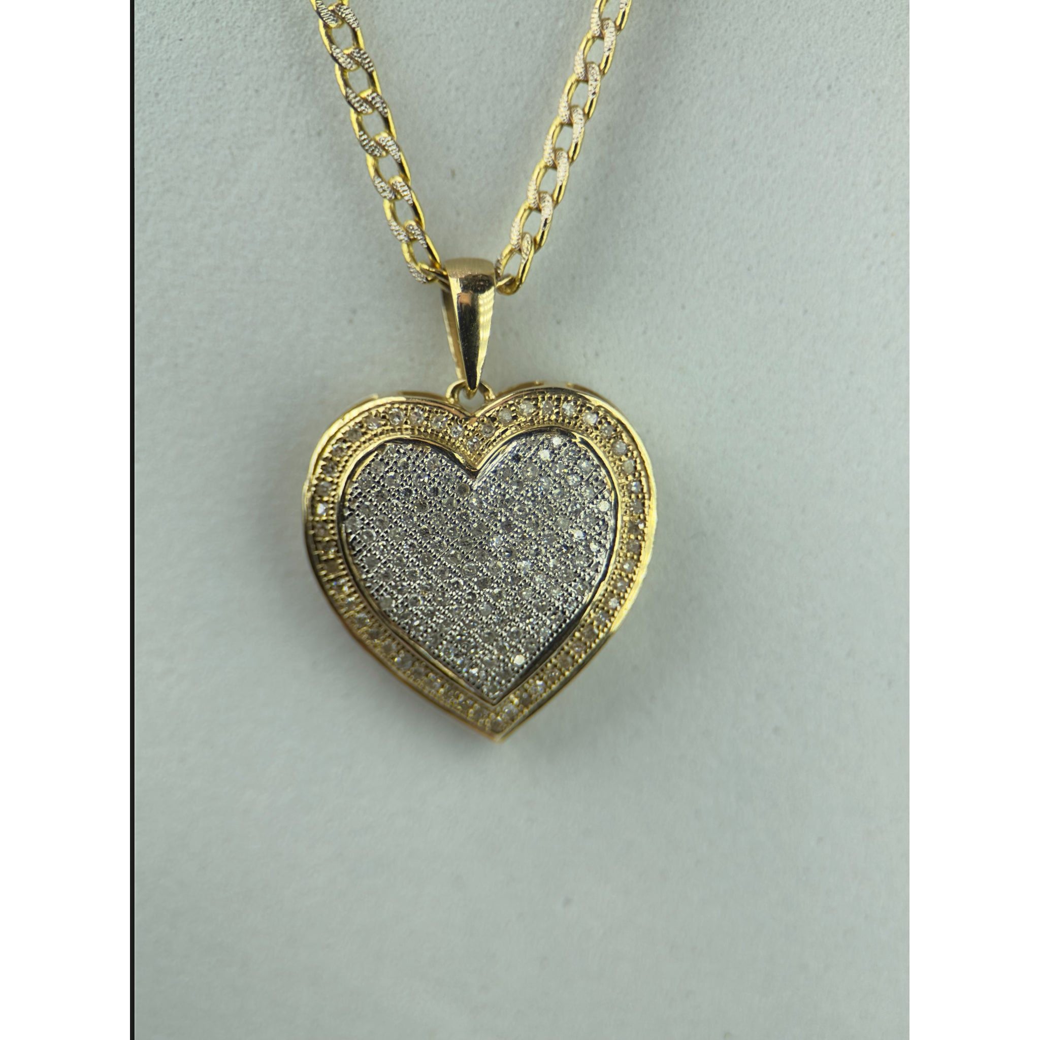 DR1054 - 14K Yellow Gold - Diamond - Pendant and Chain