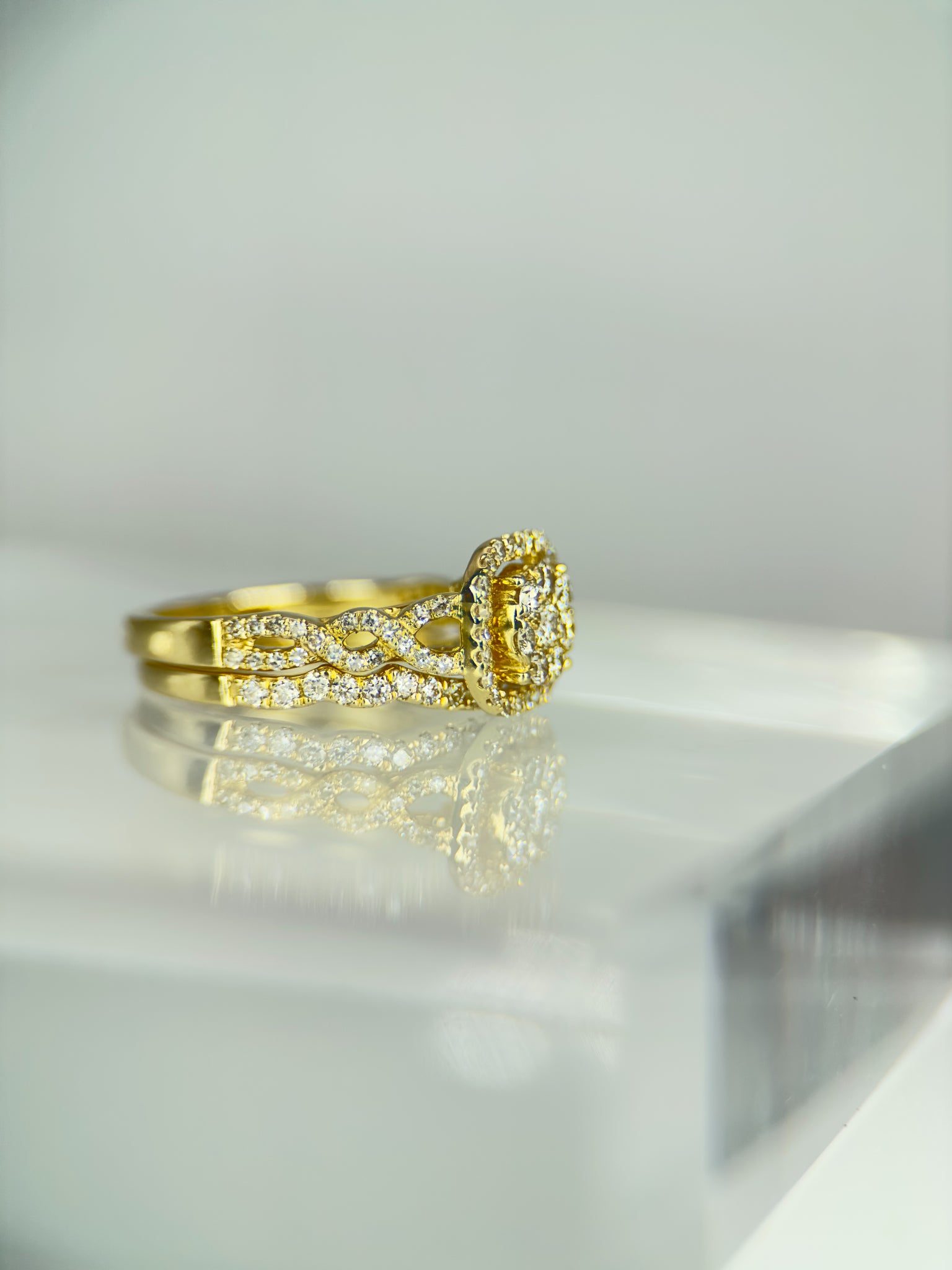 DR1080 - 14K Yellow Gold - Cushion (Halo) - Diamond - Bridal Ring
