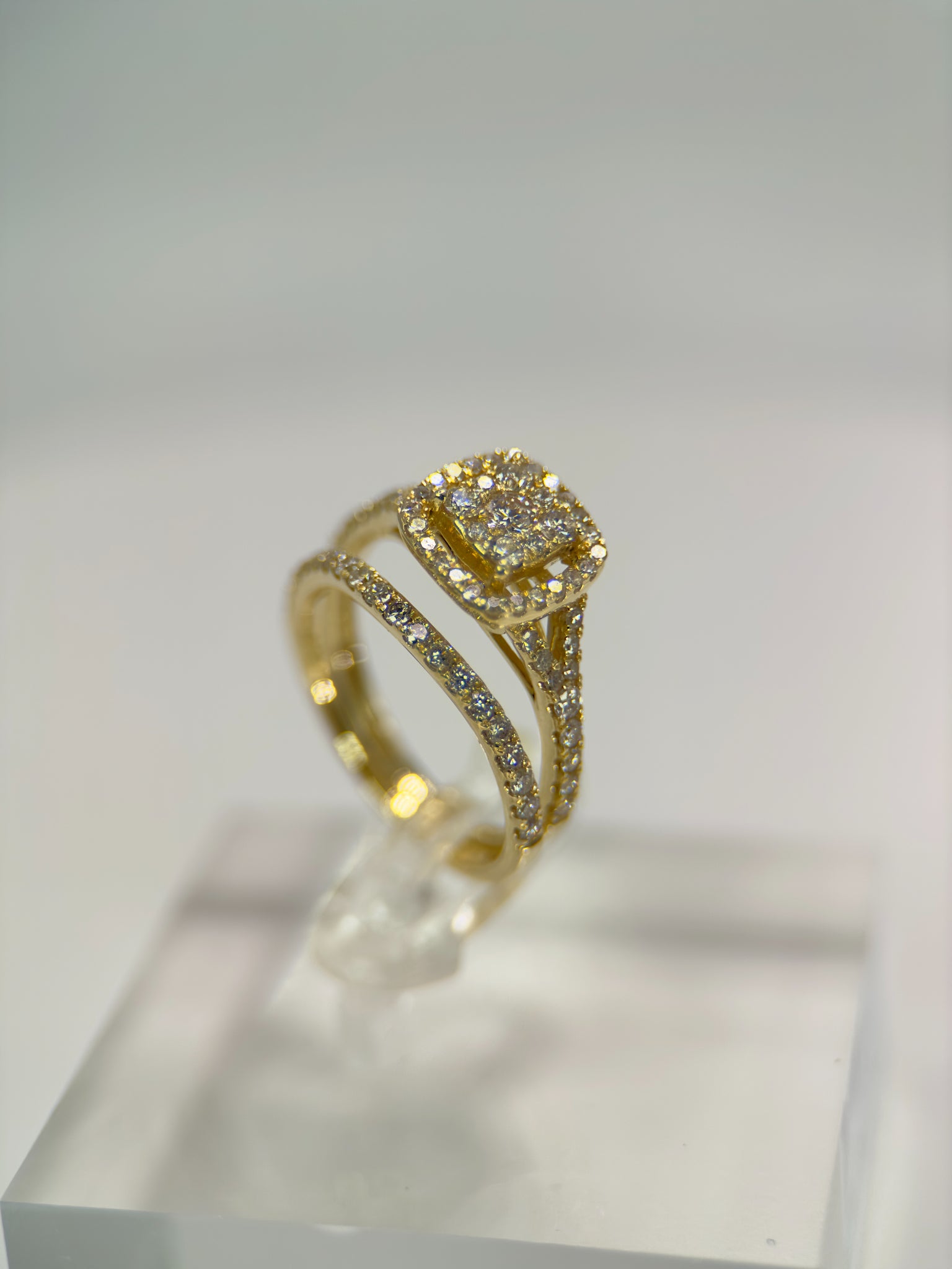 DR1083 - 14K Yellow Gold - Princess (Halo) - Diamond - Bridal Ring
