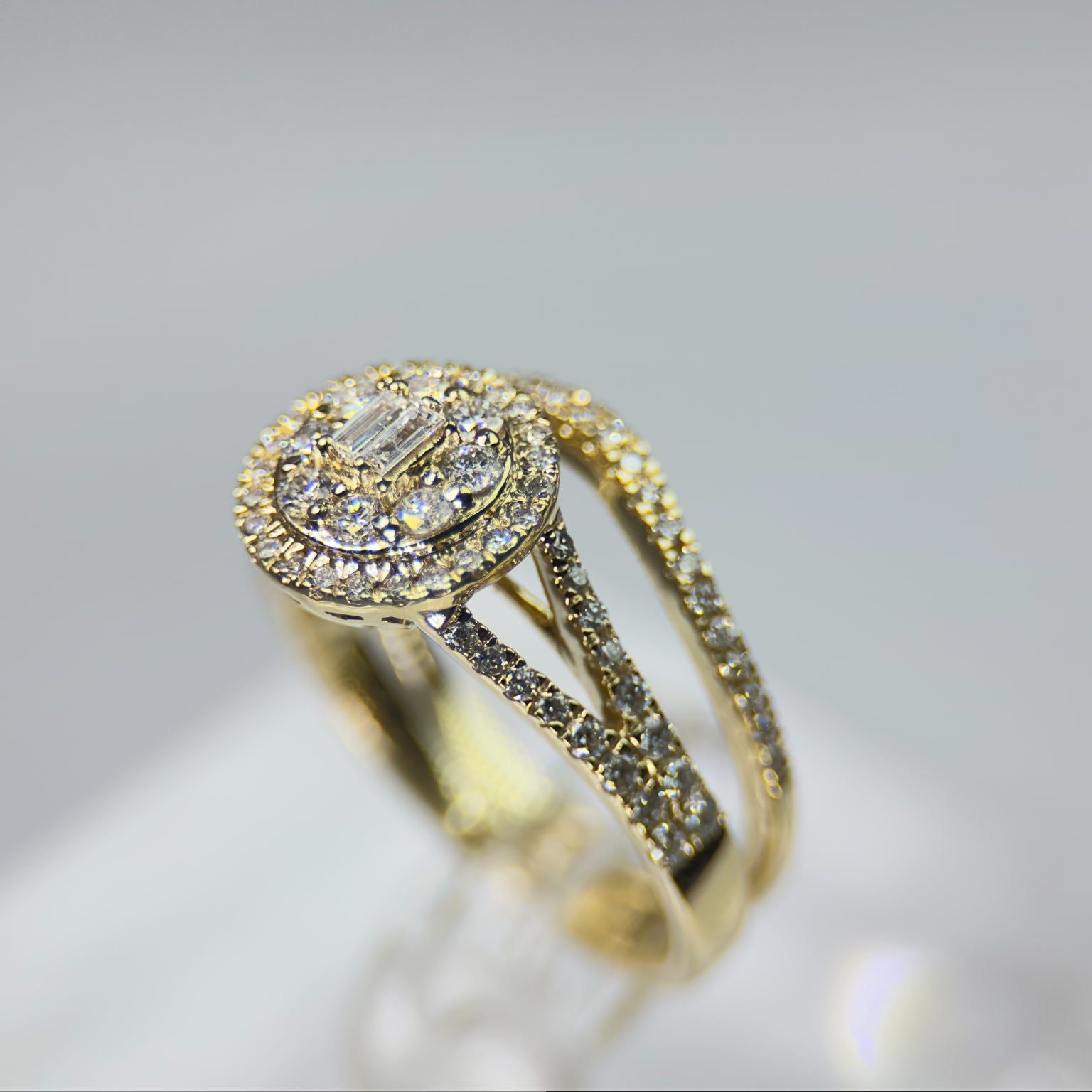 DR1087 - 14K Yellow Gold - Round (Halo) - Diamond - Bridal Ring