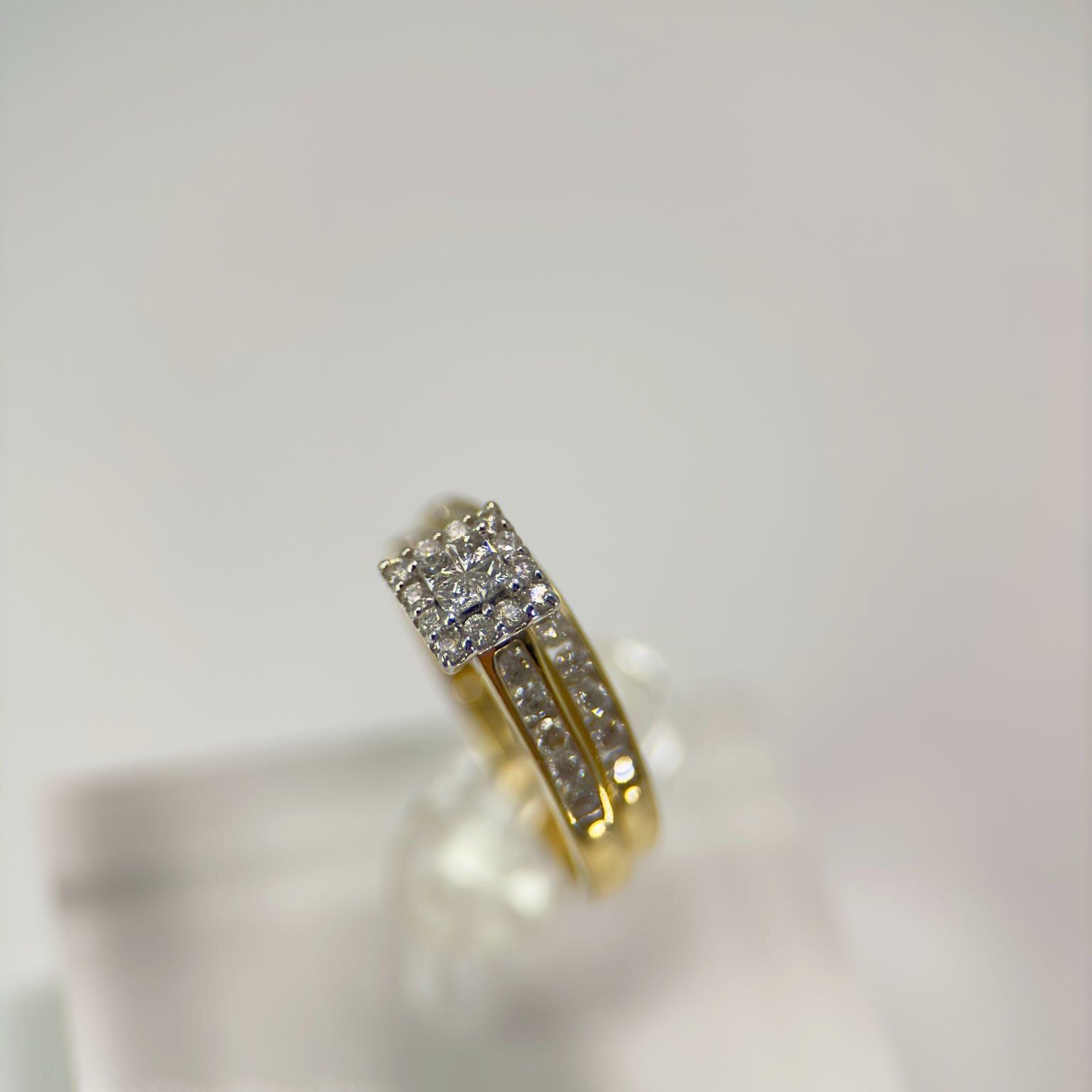 DR1091 - 14K Yellow Gold - Princess (Halo) - Diamond - Bridal Ring