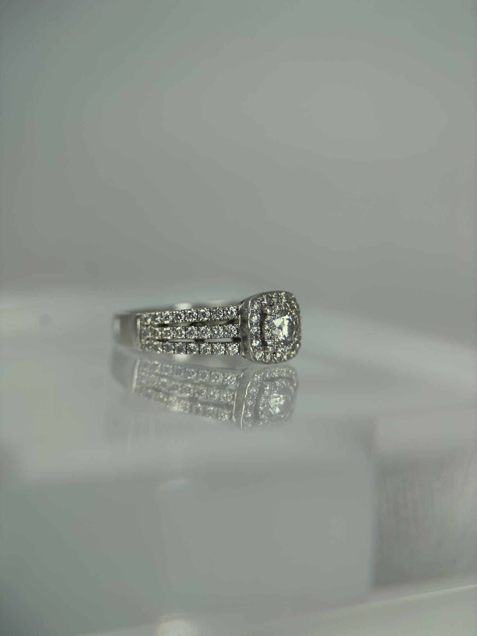 DR1097 - 10K White Gold - Round (Halo) - Diamond - Bridal Ring