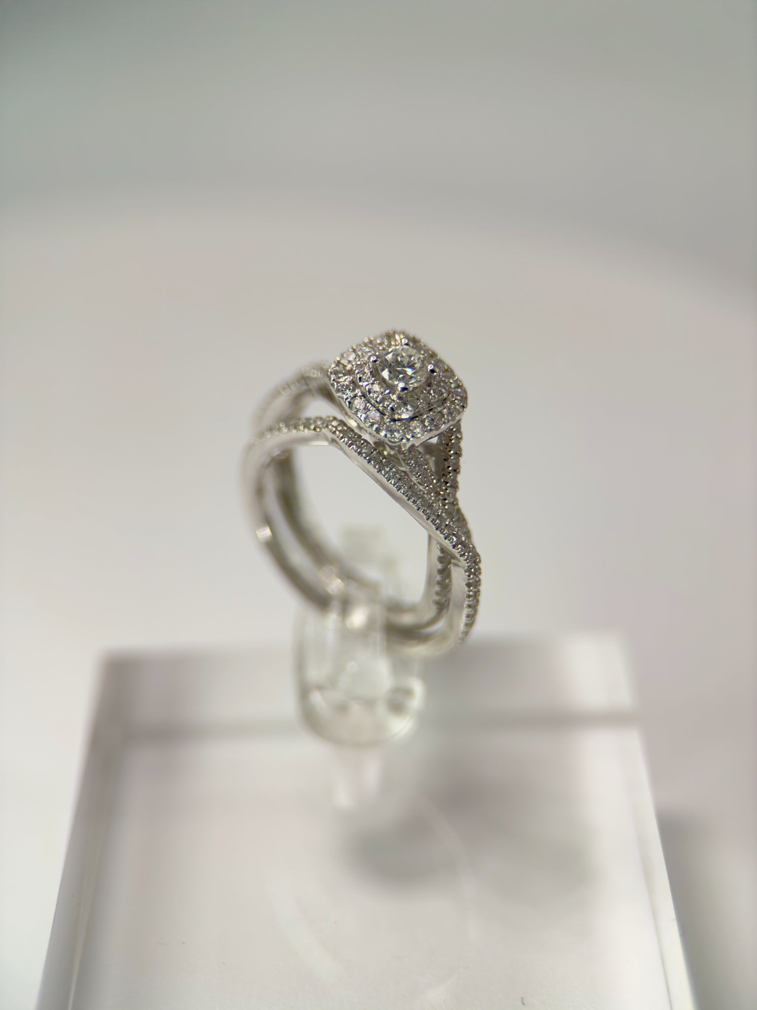 DR1106 - 14K White Gold - Cushion (Halo) - Diamond - Bridal Ring