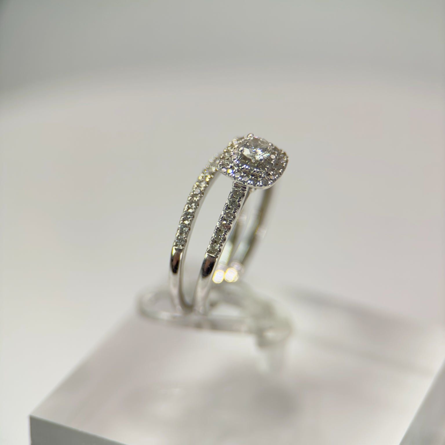DR1109 - 10K White Gold - Cushion (Halo) - Diamond - Bridal Ring