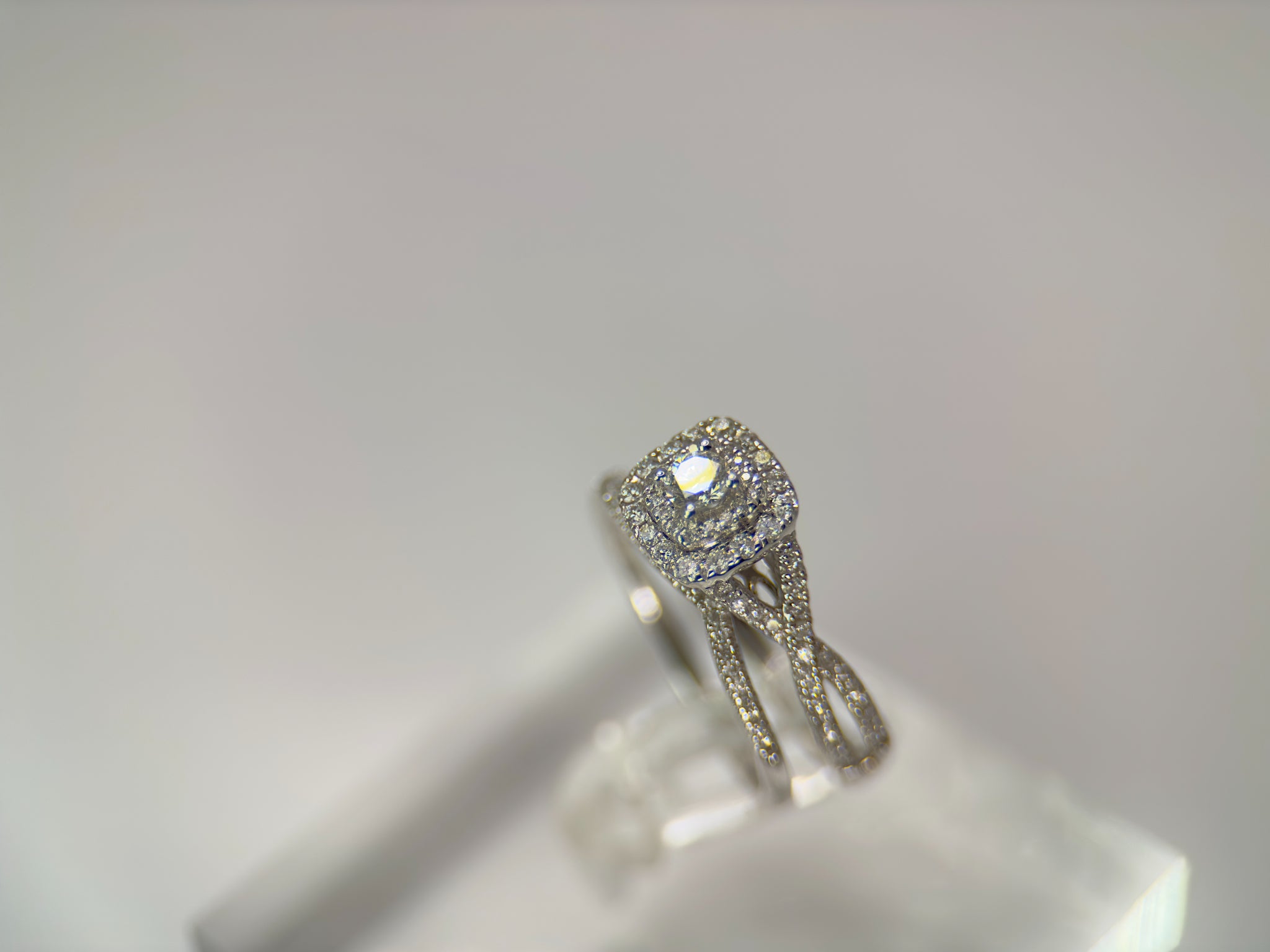 DR1110 - 14K White Gold - Cushion (Halo) - Diamond - Bridal Ring