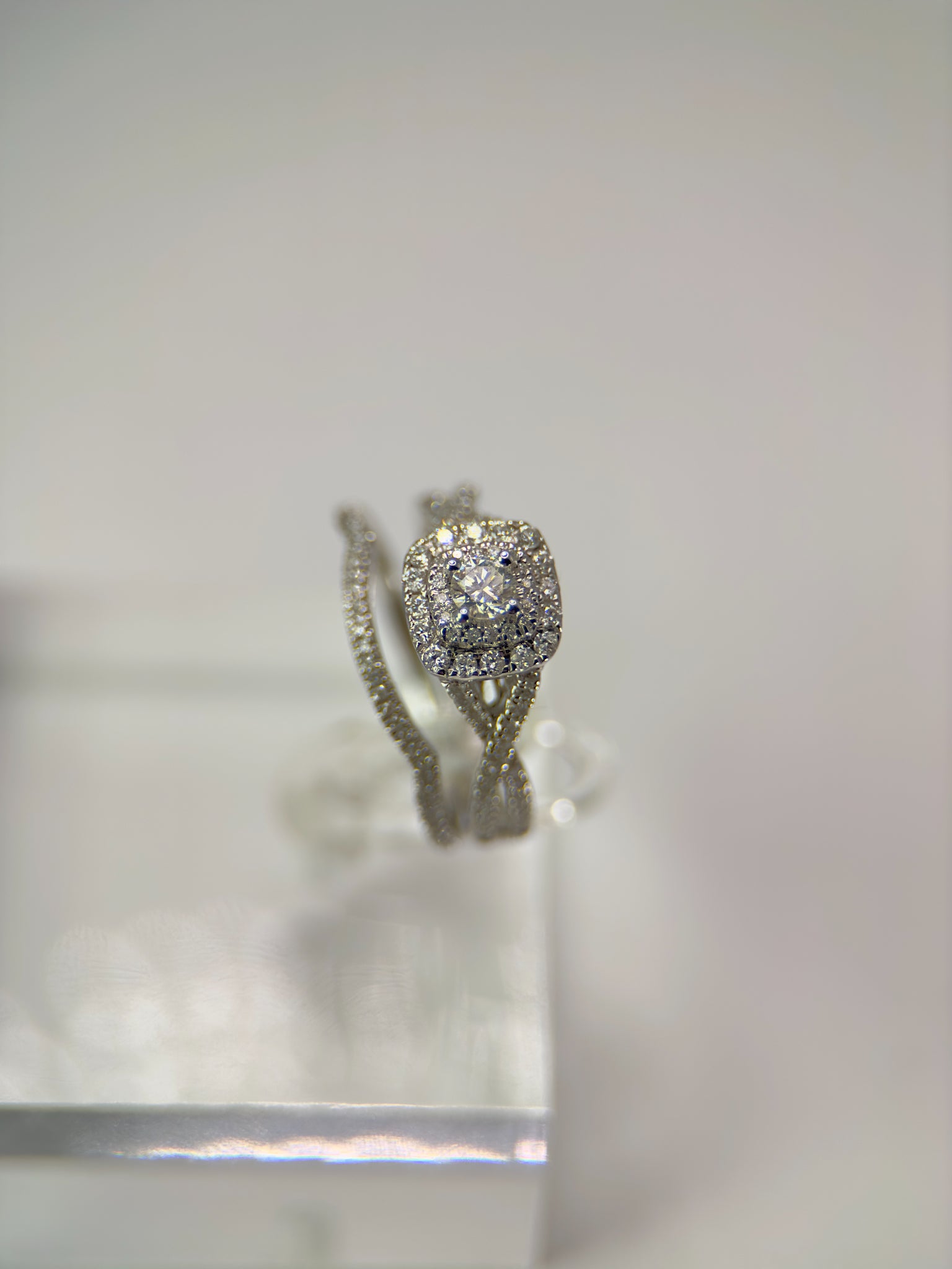 DR1110 - 14K White Gold - Cushion (Halo) - Diamond - Bridal Ring