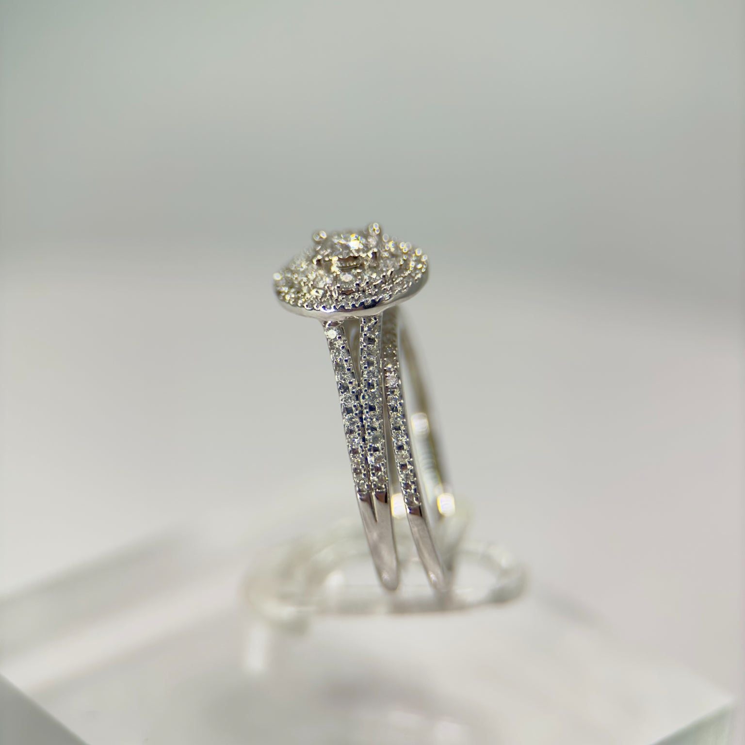 DR1119 - 10K White Gold - Round (Halo) - Diamond - Bridal Ring