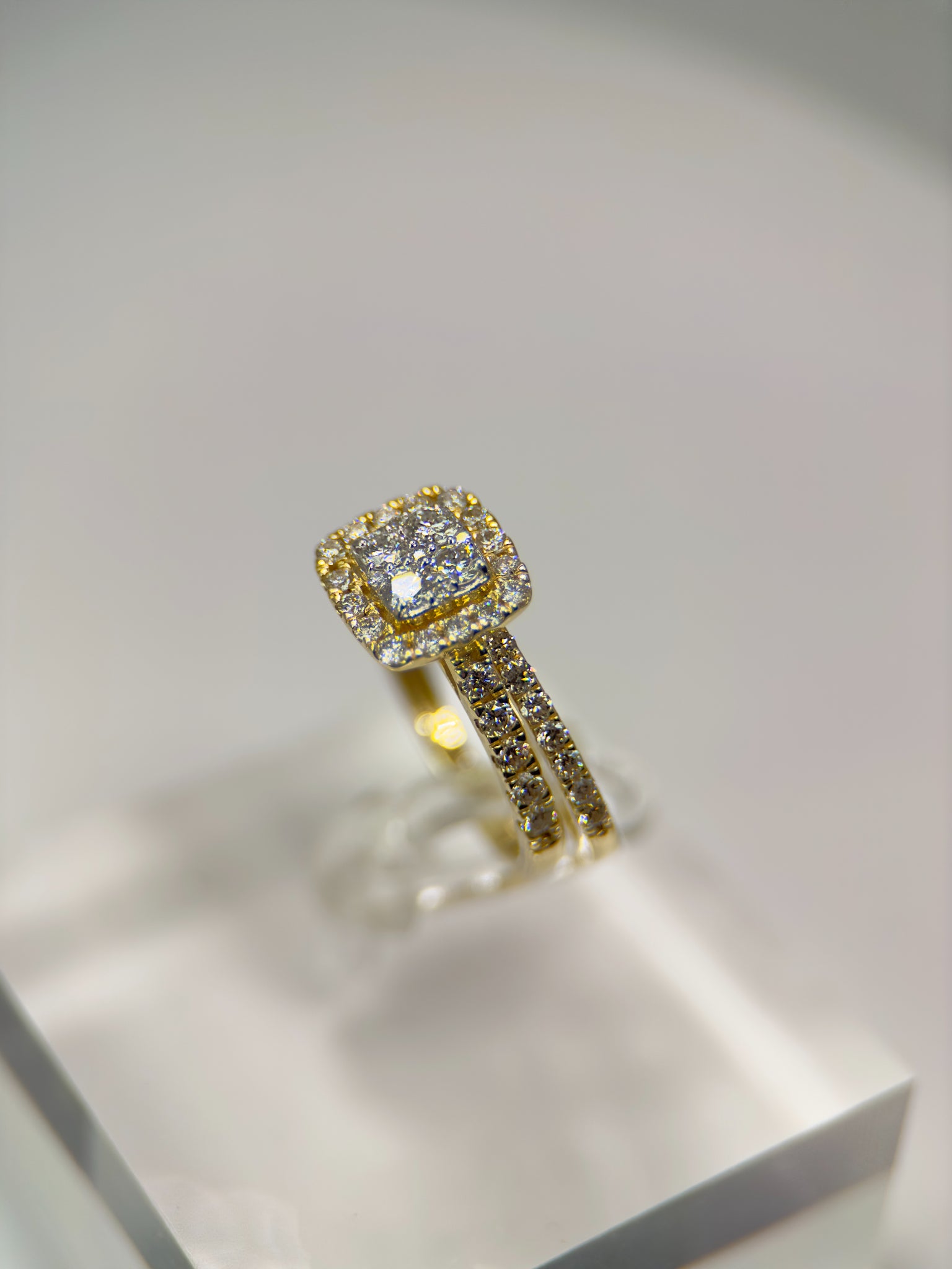DR1141 - 14K Yellow Gold - Princess (Halo) - Diamond - Bridal Ring