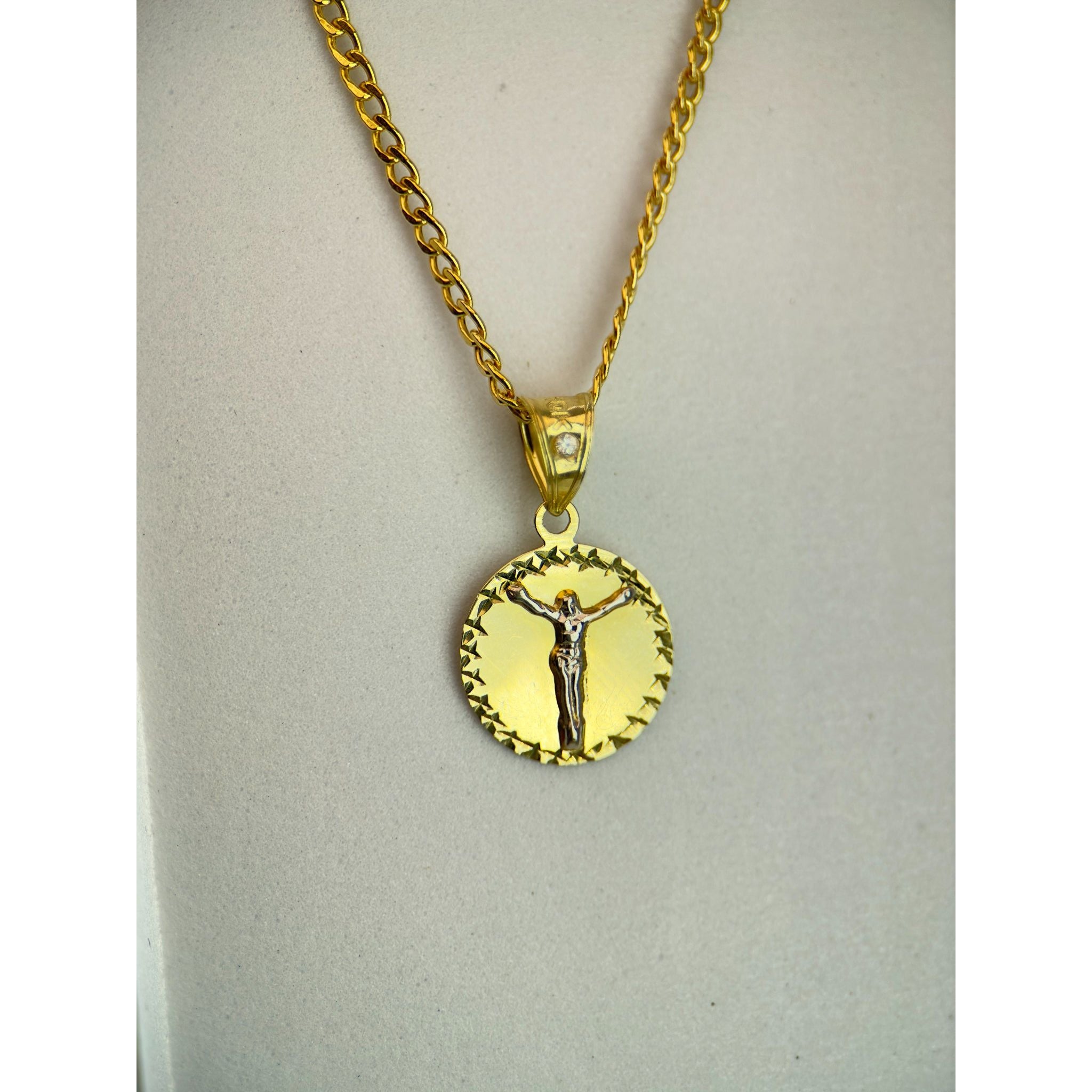 DR1934 - 10K Yellow Gold - Gold Chain & Charm - Jesus