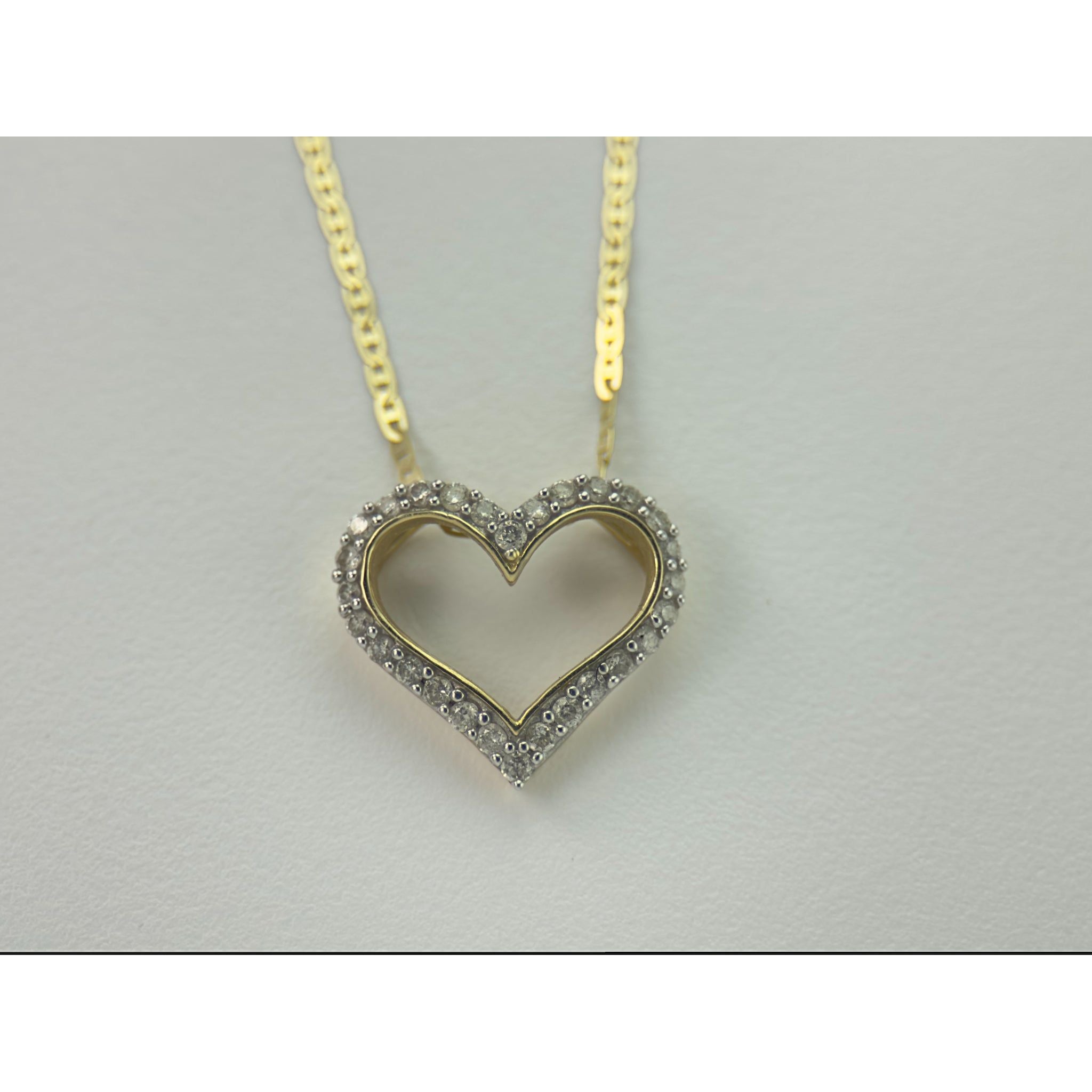 DR2202 - 10K Yellow Gold - Diamond - Pendant and Chain