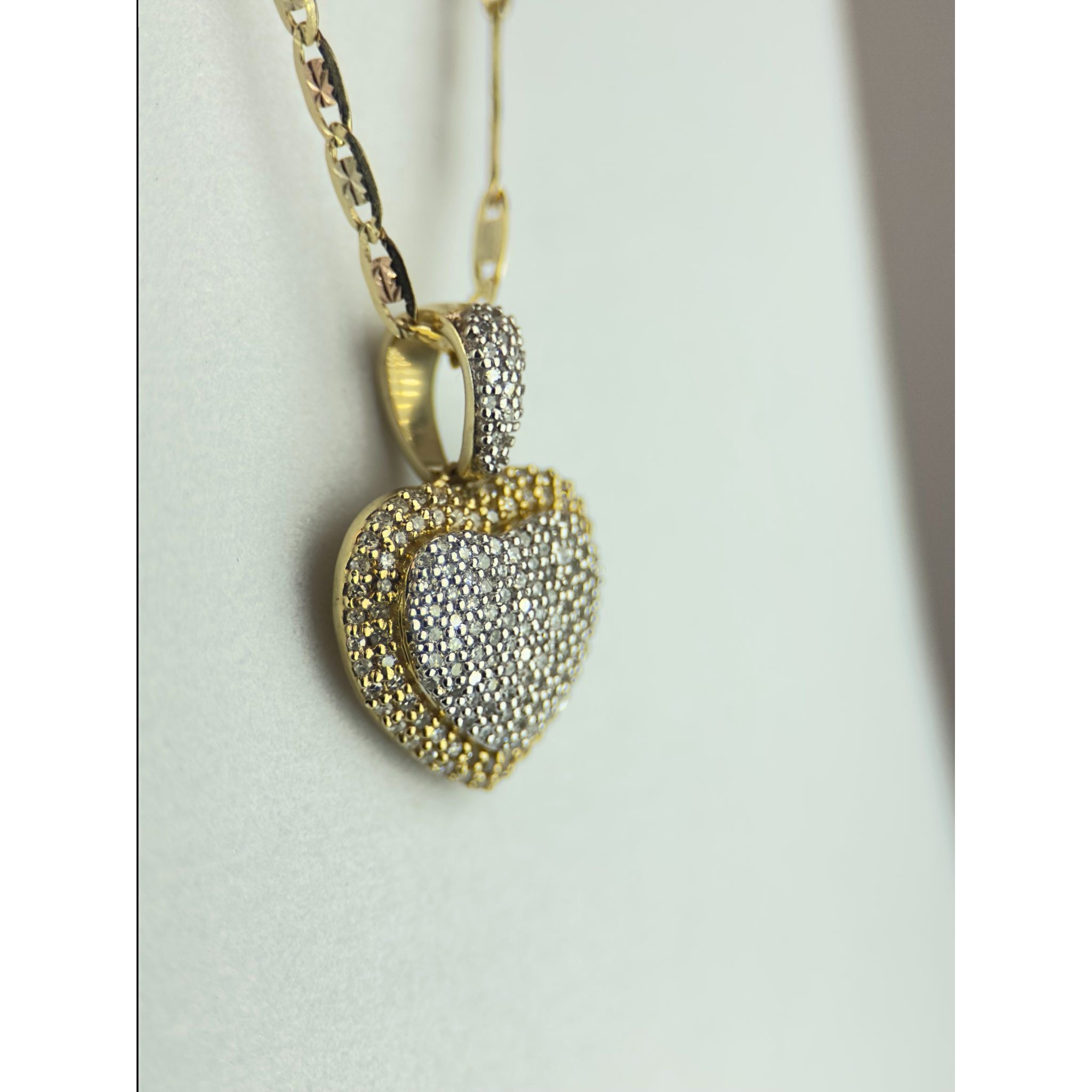 DR2206 - 14K Yellow Gold - Diamond - Pendant and Chain