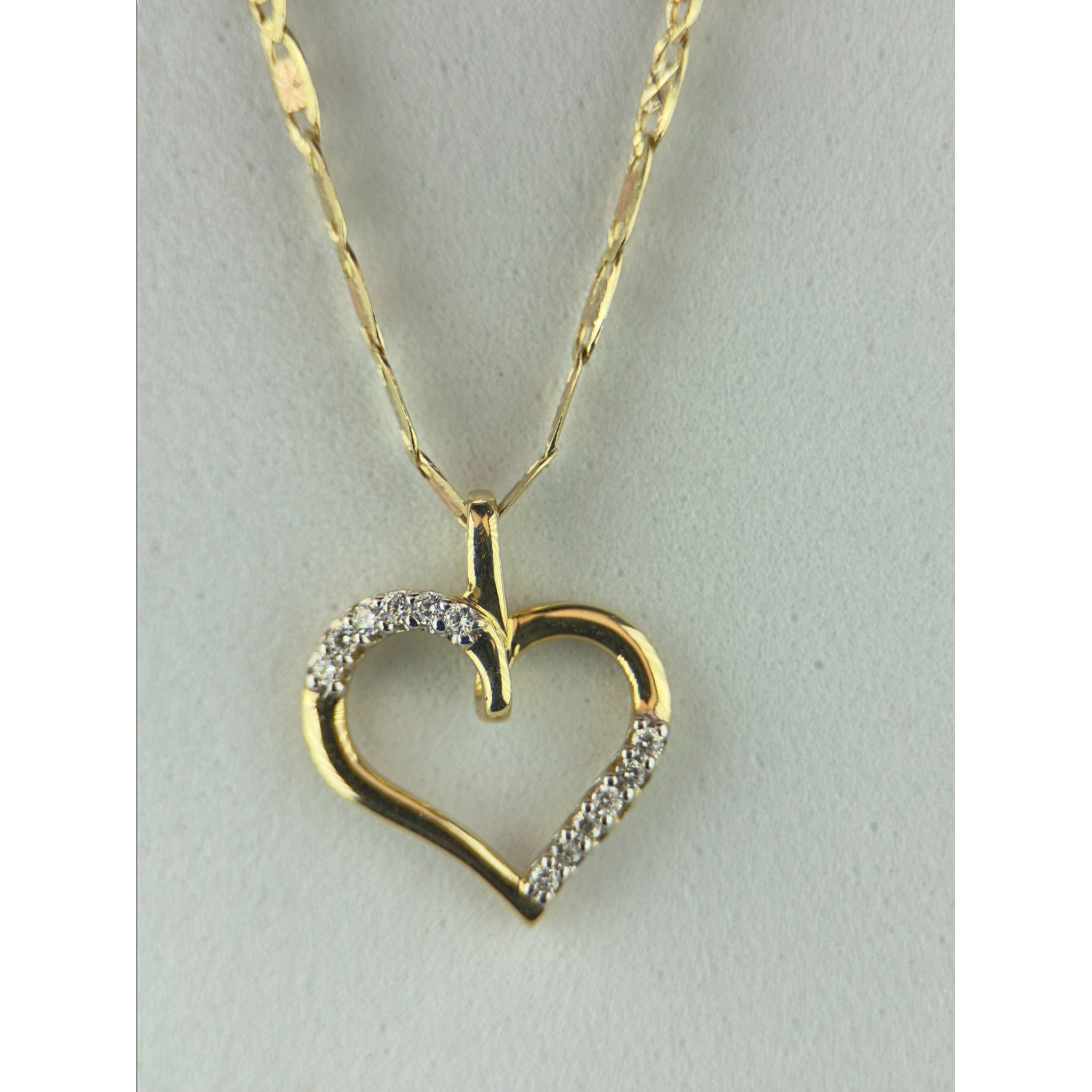 DR2208 - 14K Yellow Gold - Diamond - Pendant and Chain