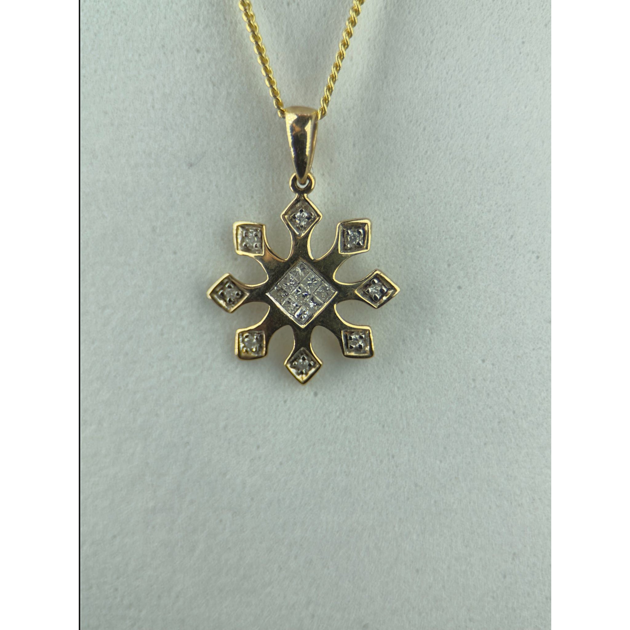 DR2211 - 14K Yellow Gold - Diamond - Pendant and Chain