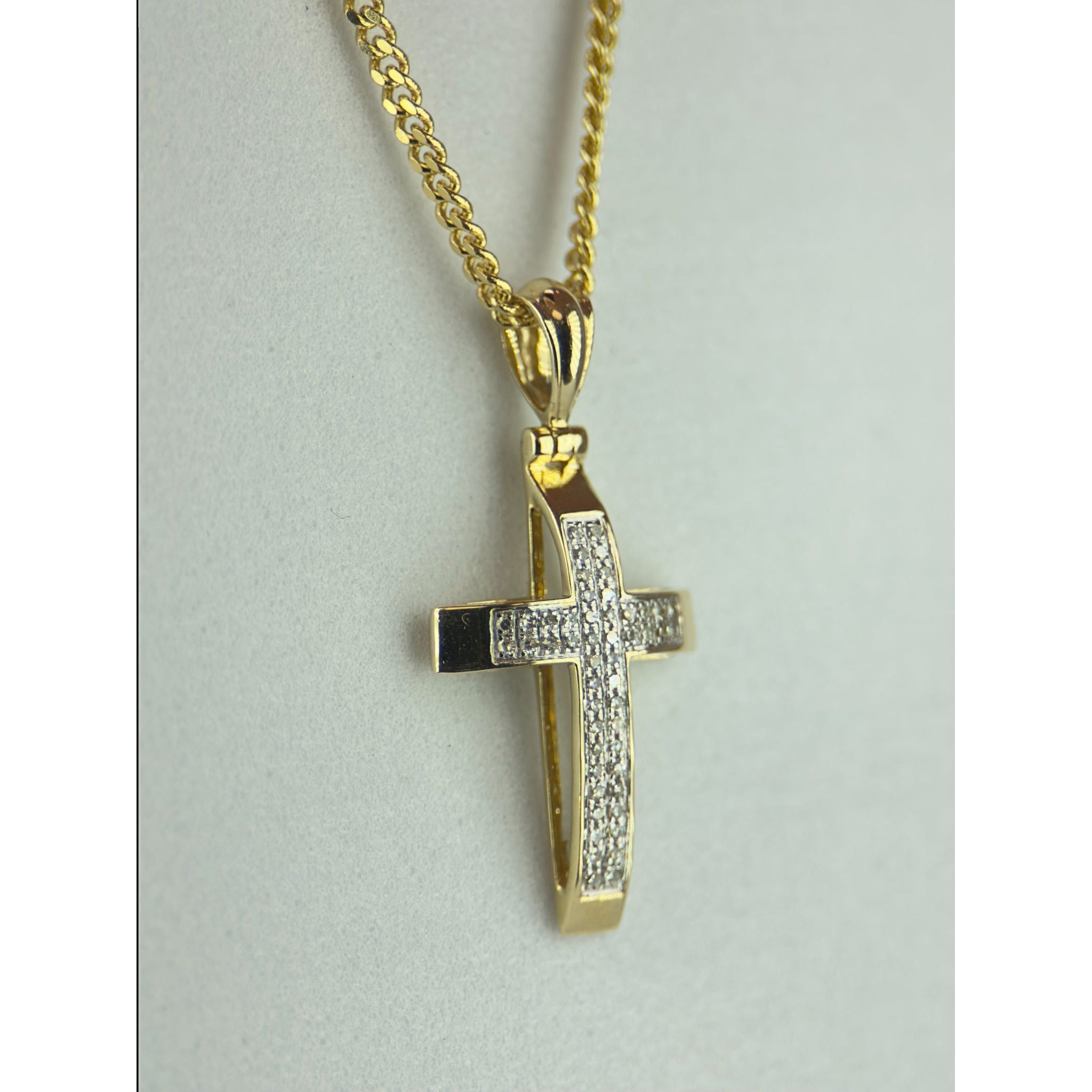 DR2212 - 14K Yellow Gold - Diamond - Pendant and Chain