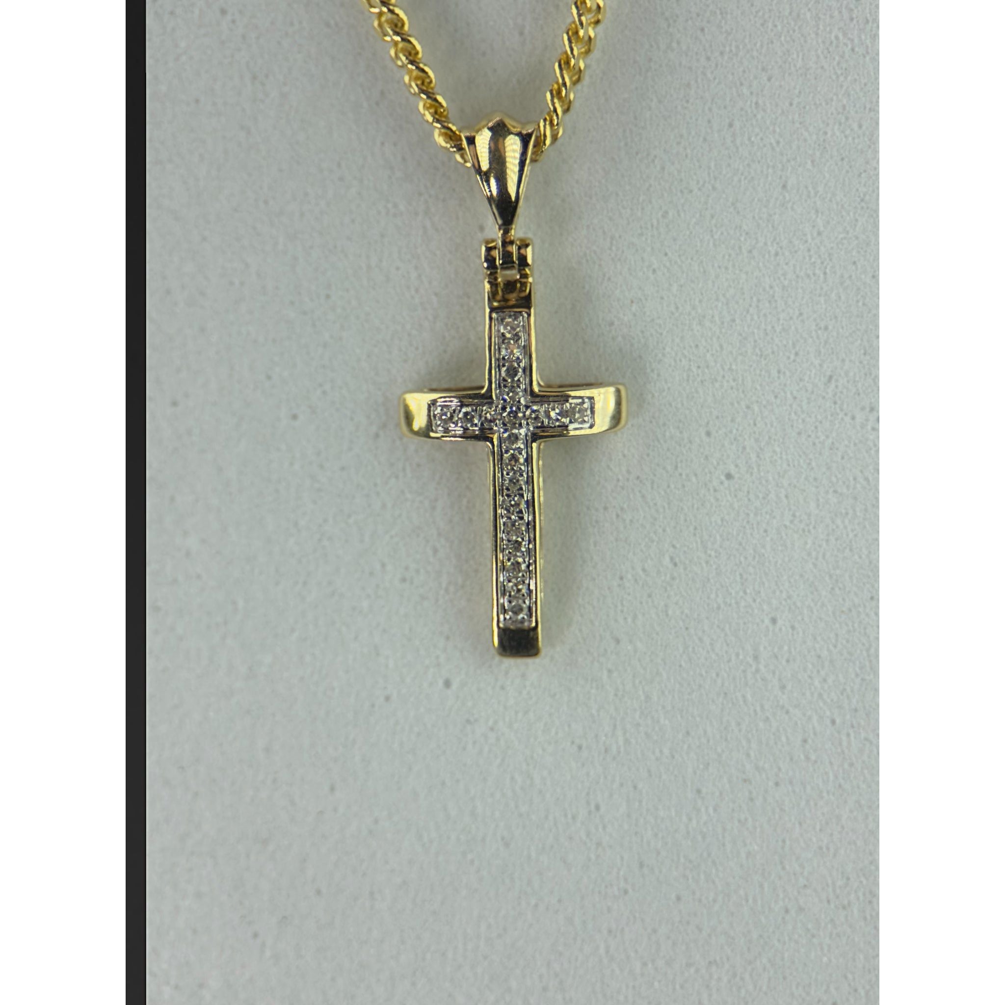 DR2213 - 14K Yellow Gold - Diamond - Pendant and Chain